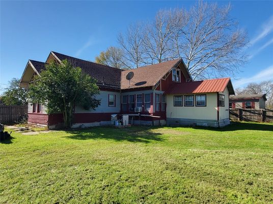 Backyard, Exterior, Facade, Cape Cod