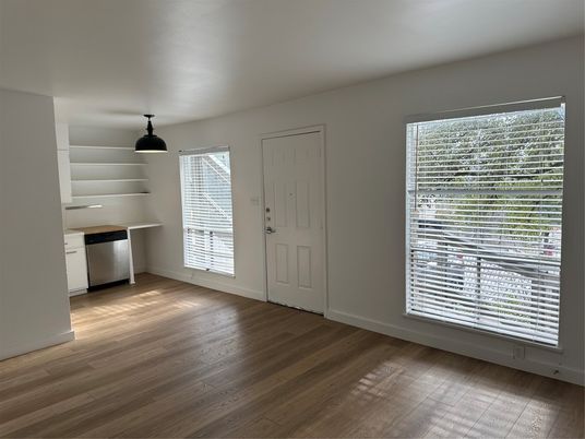 Empty room, Interior, Wooden Ceilings