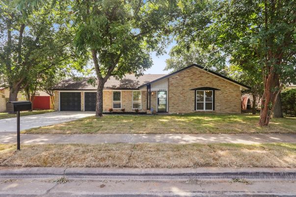 Exterior, Facade, Brick Facade, Ranch