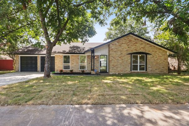 Detached Garage, Exterior, Facade, Brick Facade, Ranch