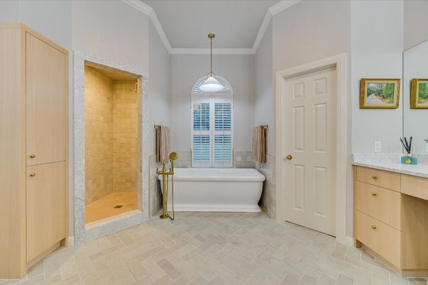 Bathroom, Free Standing Baths, Interior, Pendant Lights