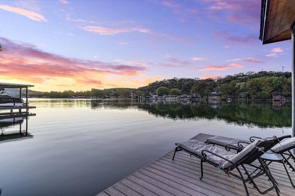 Exterior, Lake