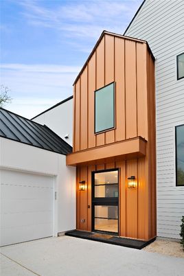 Attached, Exterior, Facade, None
