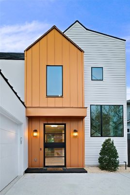 Exterior, Facade, Modern