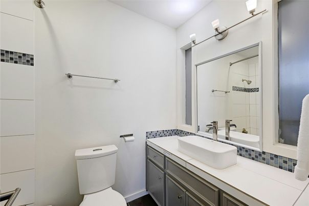 Bathroom, Interior, Tile Countertops