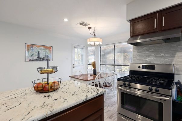 Dining room, Interior, Kitchen, Pendant Lights, Recessed Lighting, Stainless Steel Appliances