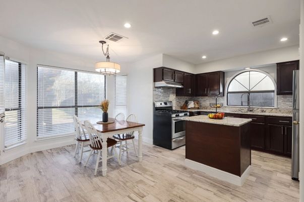 Chandelier, Dining room, Interior, Kitchen, Pendant Lights, Recessed Lighting, Stainless Steel Appliances, Wood Texture Flooring