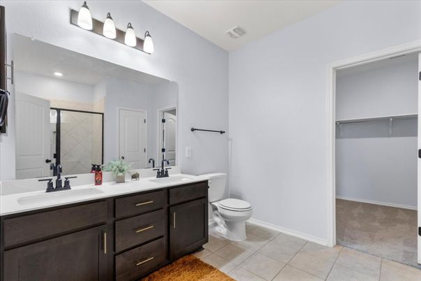 Bathroom, Dual Sink Vanities, Interior, Recessed Lighting