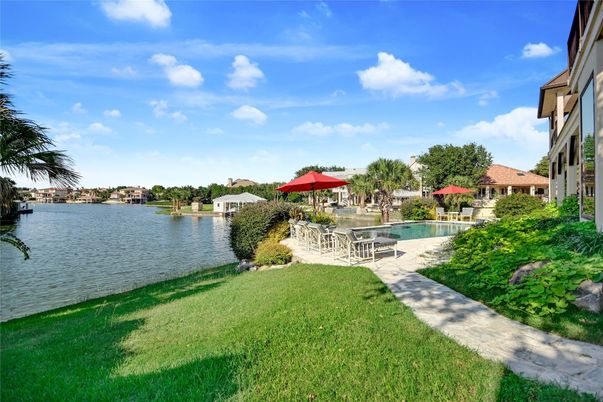 Exterior, Lake, Pool