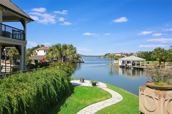 Exterior, Lake