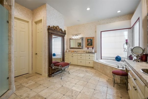 Bathroom, Interior, Recessed Lighting
