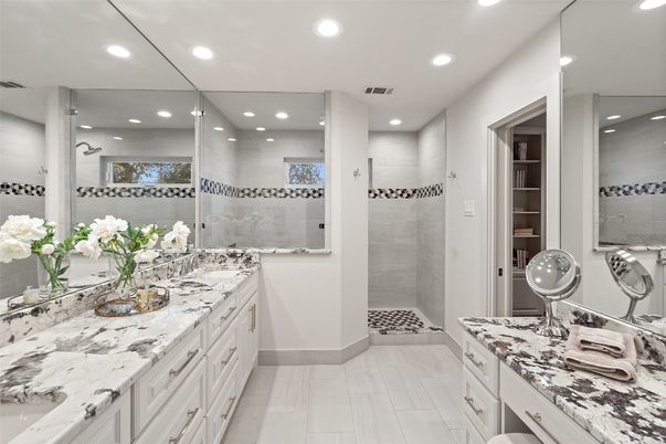 Bathroom, Dual Sink Vanities, Interior, Recessed Lighting