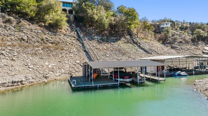 Exterior, Lake