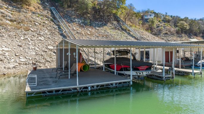 Exterior, Lake