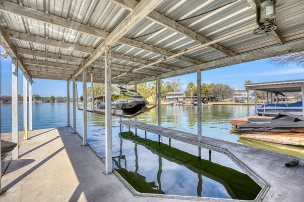 Exterior, Lake