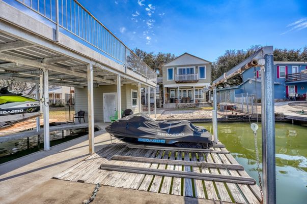 Exterior, Lake