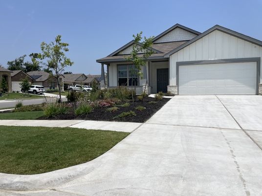 Attached, Exterior, Facade, Farmhouse