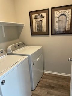 Interior, Washer, Wood Texture Flooring