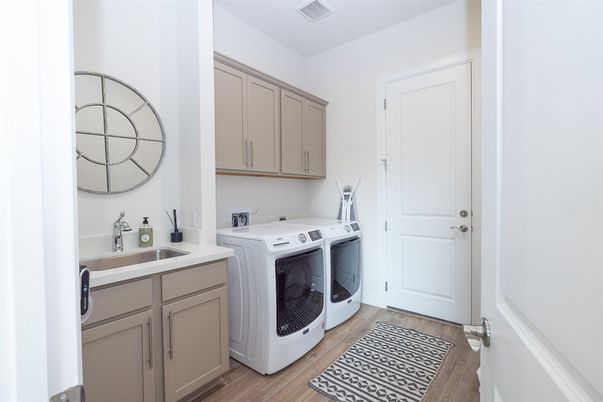 Interior, Washer, Wood Texture Flooring