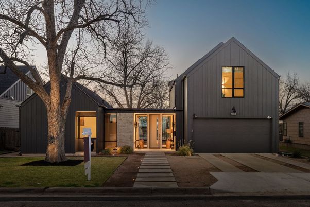 Attached, Exterior, Facade, Farmhouse