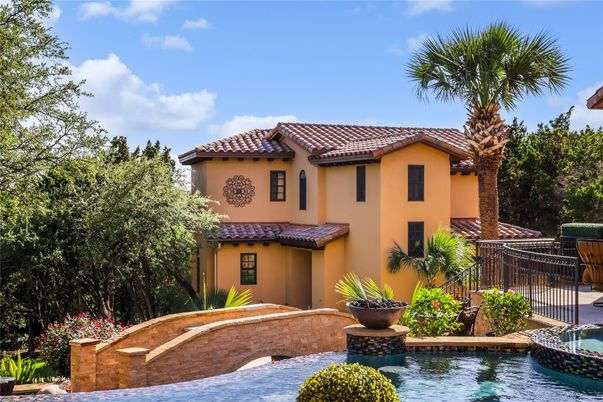 Exterior, Facade, Pool, Mediterranean