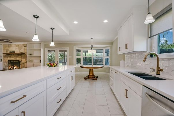 Fireplace, Interior, Kitchen, Marble, Pendant Lights, Recessed Lighting