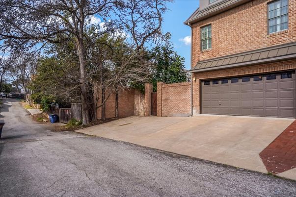 Detached Garage, Exterior