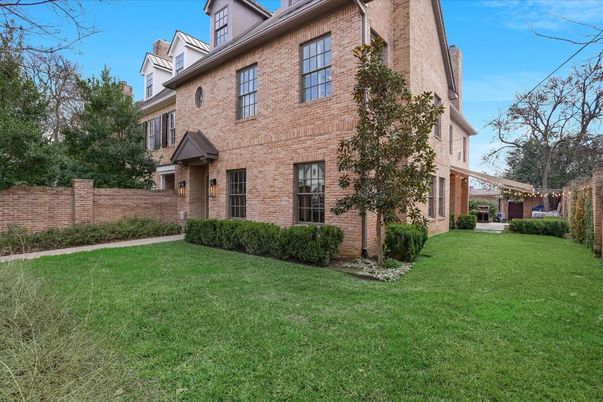 Backyard, Exterior, Facade, Brick Facade, Georgian