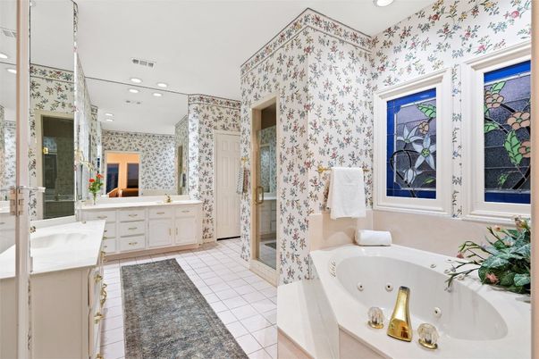 Bathroom, Dual Sink Vanities, Interior, Recessed Lighting