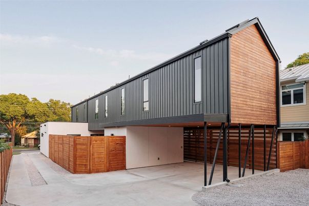 Exterior, Facade, Modern