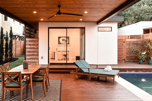 Exterior, Pool, Recessed Lighting