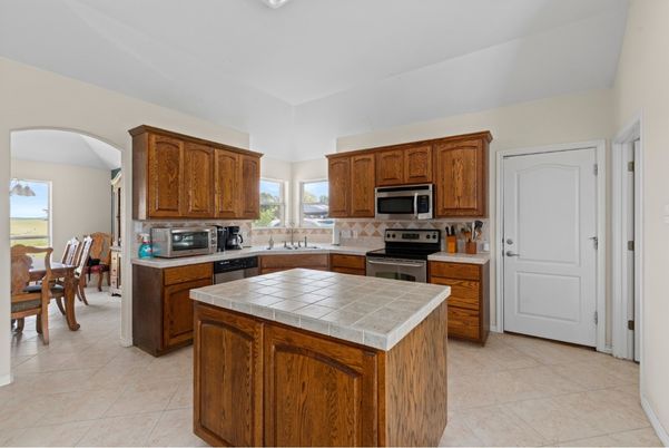 Dining room, Interior, Kitchen, Stainless Steel Appliances, Tile Countertops