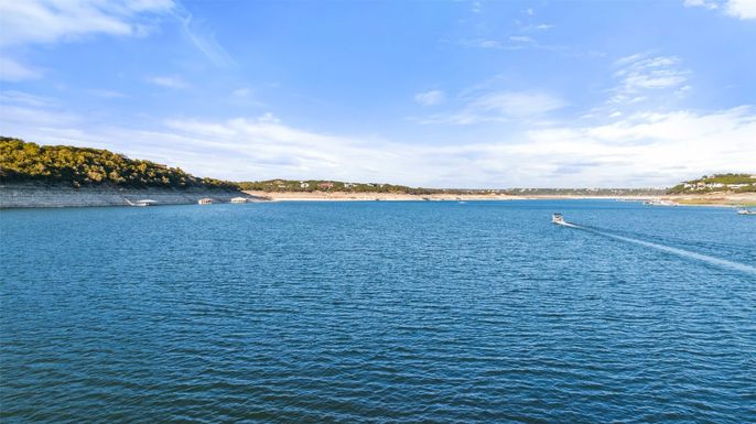 Exterior, Lake