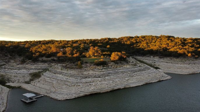 Exterior, Lake
