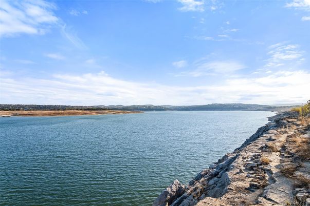 Exterior, Lake