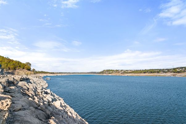 Exterior, Lake