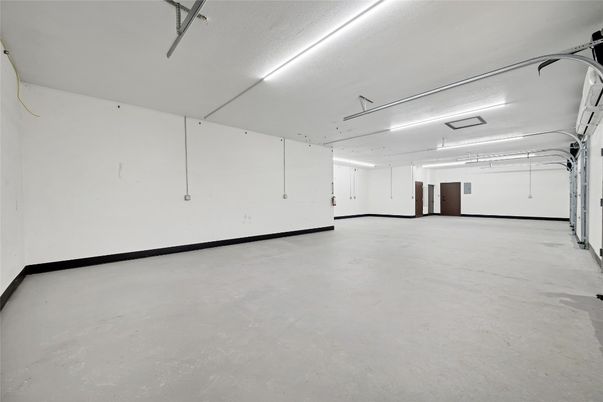 Garage, Interior