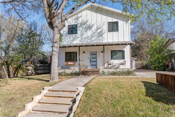 Backyard, Exterior, Facade, Farmhouse