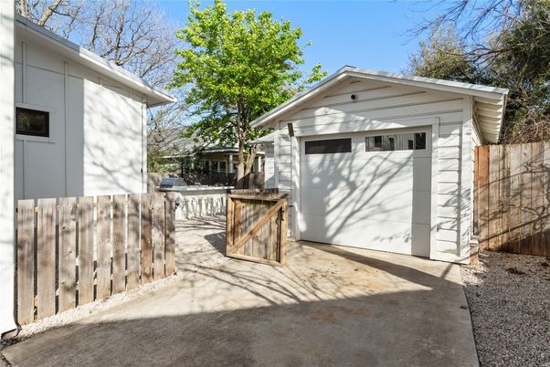 Detached Garage, Exterior