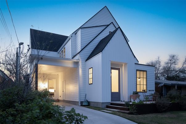 Exterior, Facade, Farmhouse