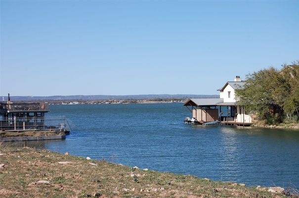 Exterior, Lake