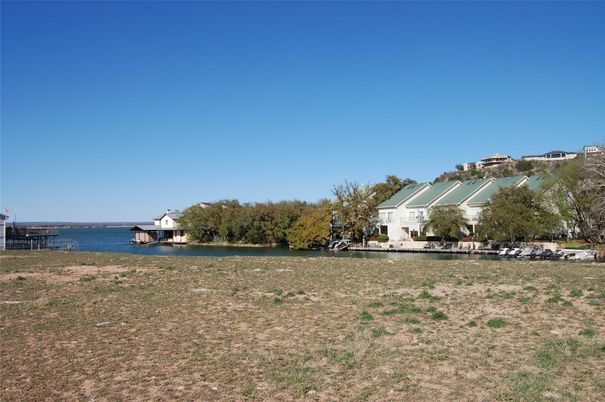Exterior, Lake