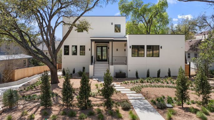 Exterior, Facade, Modern