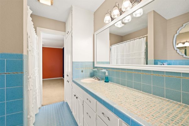 Bathroom, Interior, Tile Countertops