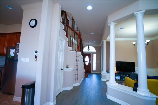 Interior, Pendant Lights, Recessed Lighting, Wood Texture Flooring