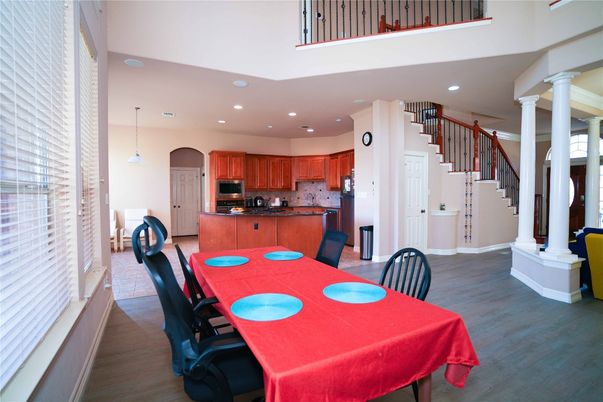 Dining room, Interior, Kitchen, Pendant Lights, Recessed Lighting, Stainless Steel Appliances