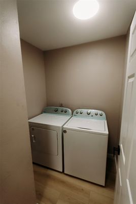 Interior, Utility Closets, Washer, Wood Texture Flooring