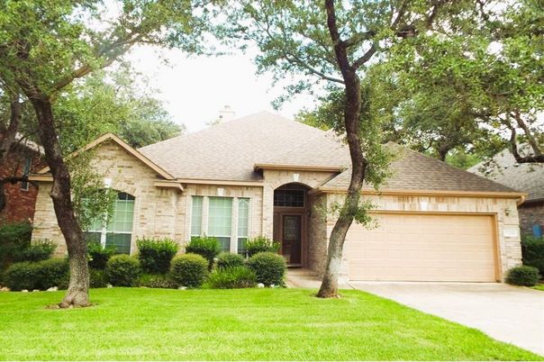 Attached, Exterior, Facade, Brick Traditional