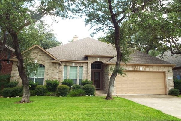 Attached, Exterior, Facade, Brick Traditional