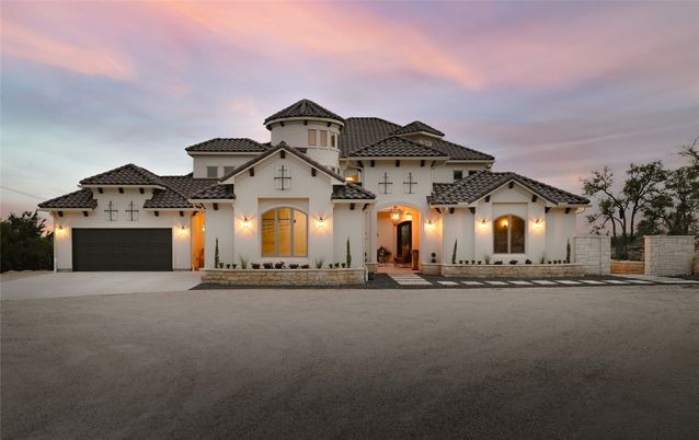 Attached, Exterior, Facade, Mediterranean